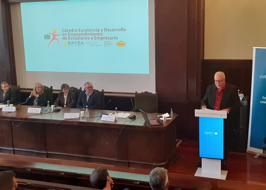 La Càtedra Excel·lència i Desenvolupament en Emprenedoria de la Universitat de València reconeix la labor de Pepe Albors (FEVECTA) 